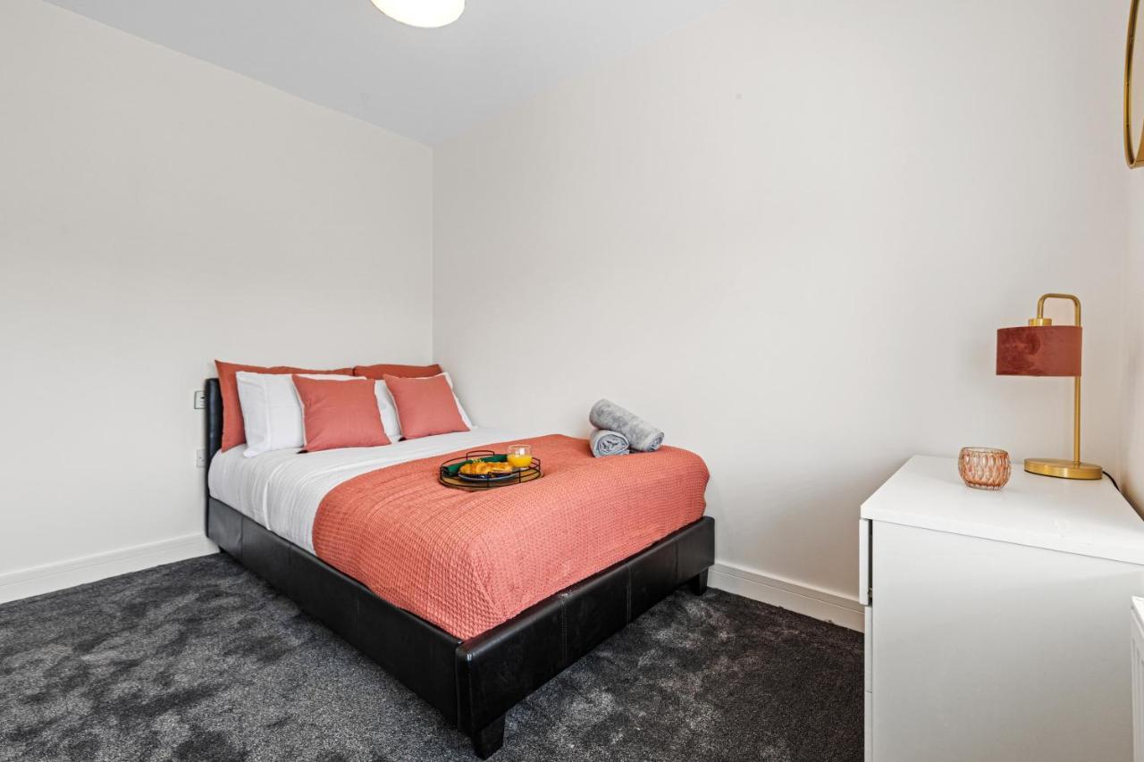 Walsall - 4 Bedroom House, Wi-Fi, Garden , Sleeps 8 - Jrr Stays Bescot Exteriér fotografie